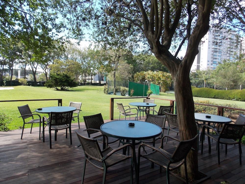 Hotel Transamerica ساو باولو المظهر الخارجي الصورة The deck at the clubhouse