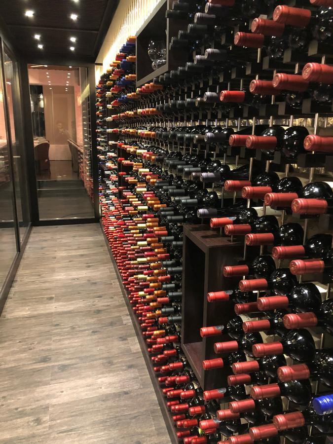 Hotel Transamerica ساو باولو المظهر الخارجي الصورة Wine cellar at the restaurant