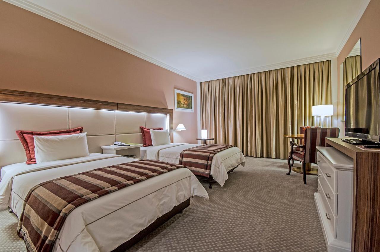 Hotel Transamerica ساو باولو الغرفة الصورة A guest room at the hotel